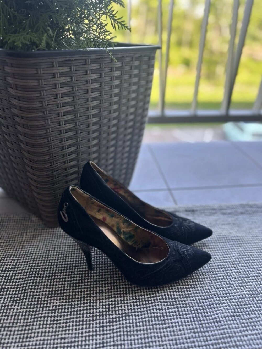 Leather black women's shoes
